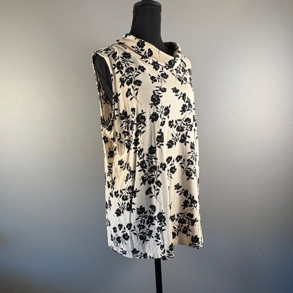 Light pink flowy material tank top - Picture 9 of 10